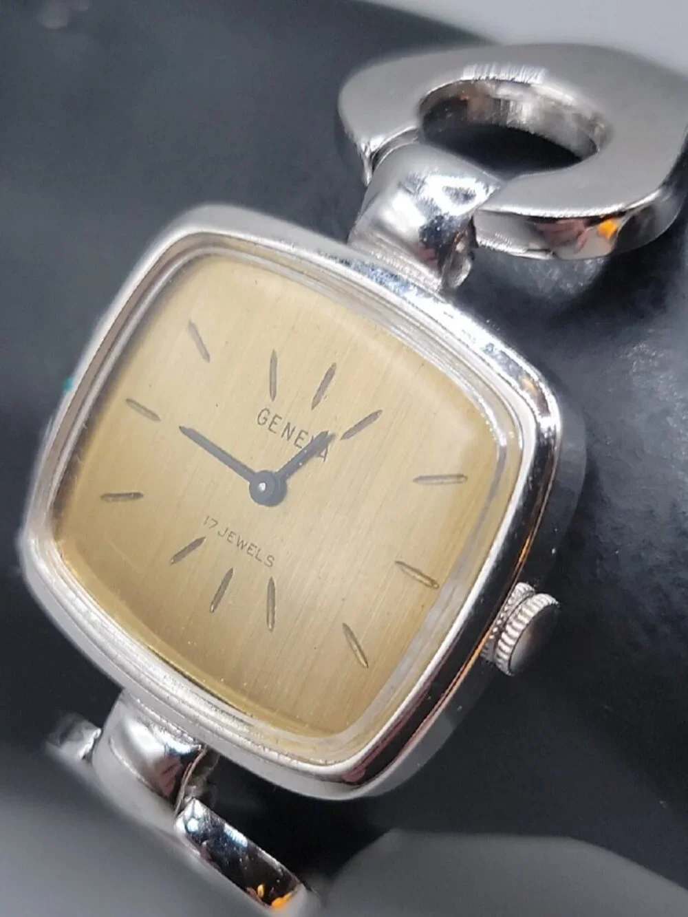 Vintage Geneva 17 Jewels Mechanical Ladies Cocktail Watch Cushion Case RUNS